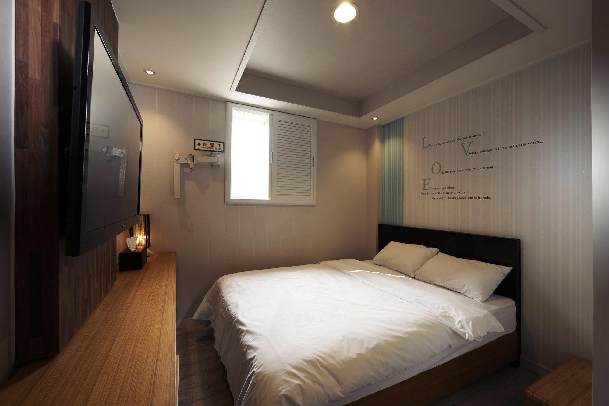 New Suwon Hotel Exterior photo